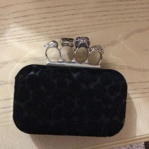Black skull clutch